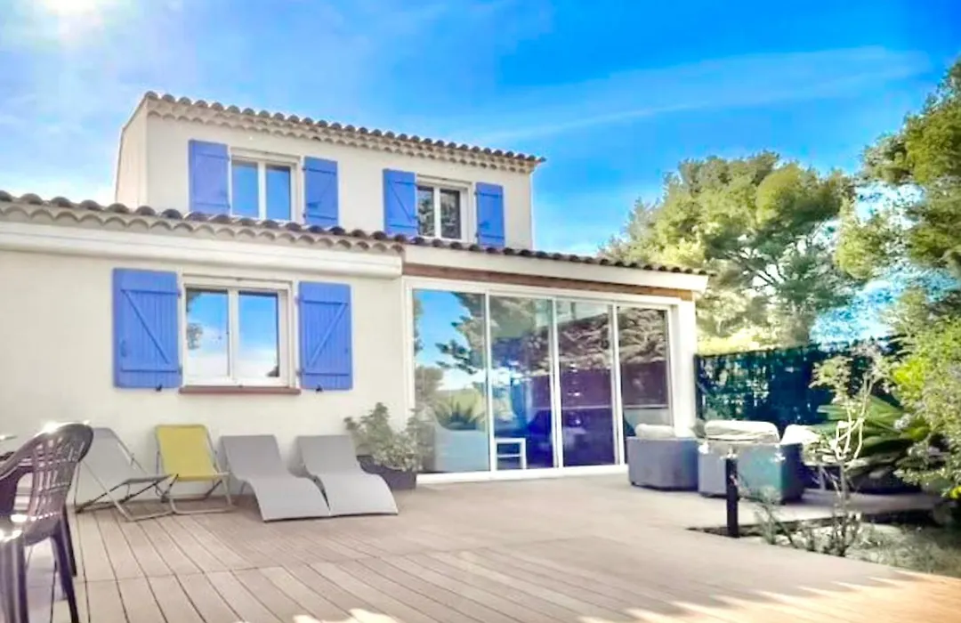 Villa moderne vue mer et collines aux Portes des Calanques-1